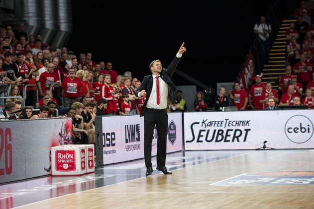 Bamberg, Deutschland 18. Mai 2026: 1. BBL Playoff Viertelfinale - 2025 2026 - Sp. 2 - Bamberg Baskets gegen Ratiopharm Ulm Im Bild: Trainer Anton Gavel (Bamberg) gestkuliert am Spielfeld Einzelbild Brose Arena Bayern Copyright: xFotostandx xSchmittx