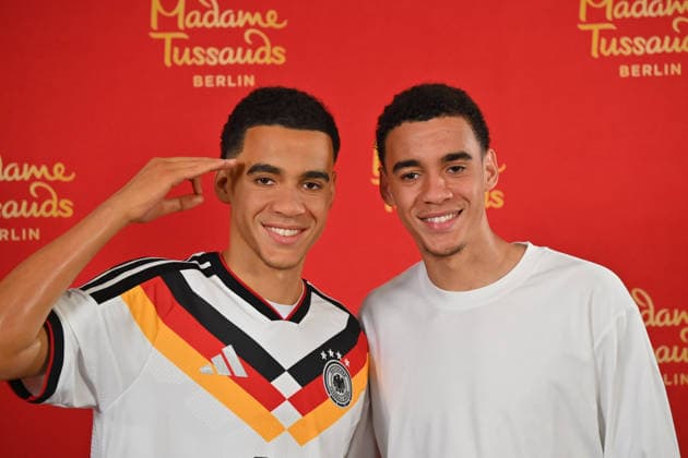 Jamal MUSIALA (Bayern Muenchen) enthuellt seine Wachsfigur von Madame Tussauds am 19.05.2026 in Muenchen.