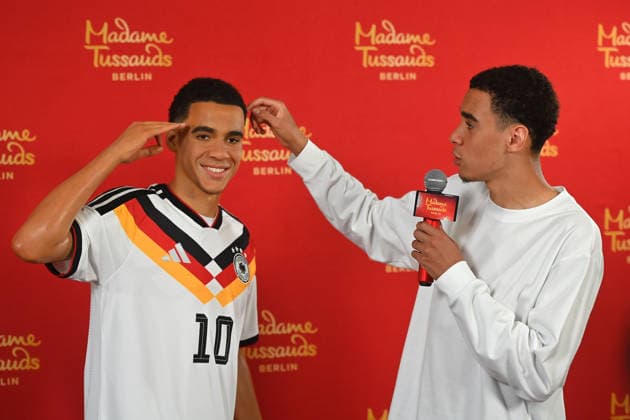 Jamal MUSIALA (Bayern Muenchen) enthuellt seine Wachsfigur von Madame Tussauds am 19.05.2026 in Muenchen.