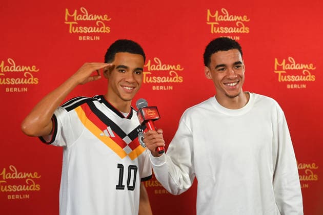 Jamal MUSIALA (Bayern Muenchen) enthuellt seine Wachsfigur von Madame Tussauds am 19.05.2026 in Muenchen.