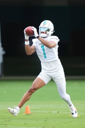 TBD, CA - MAY 19: Miami Dolphins widereceiver Jalen Tolbert (1) makes a catch during the Miami Dolphins OTA on Tuesday, May 19, 2026 at Baptist Health Sports Complex in Miami Gardens, FL Photo by Peter Joneleit Icon Sportswire) NFL, American Football Herren, USA MAY 19 Miami Dolphins OTA EDITORIAL USE ONLY Icon2605019013