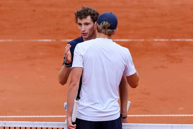 Ugo Humbert (France) und Justin Engel (Germany) geben sich die Hand, Bitpanda Hamburg Open, Bitpanda Hamburg Open, Rothenbaum am 19. May 2026 in Hamburg, Deutschland. (Foto von Marco Steinbrenner DeFodi Images) Ugo Humbert (France) und Justin Engel (Germany) shake hands, Bitpanda Hamburg Open, Bitpanda Hamburg Open, Rothenbaum, May 19, 2026 in Hamburg, Germany. (Photo by Marco Steinbrenner DeFodi Images) -