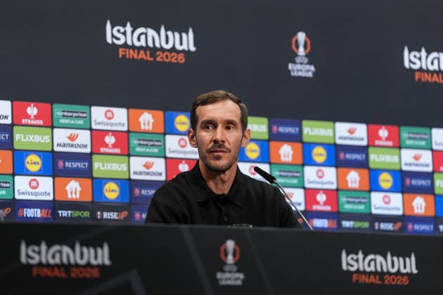 Julian Schuster (SC Freiburg, Trainer) bei der PK, Pressekonferenz , Türkei, Fussball, UEFA Europa League, Finale, 2025 2026, SC Freiburg vs. Aston Villa, 19.05.2026, TüpraÅü Stadium, BeÅüiktaÅü Park, Istanbul Istanbul TüpraÅü Stadium, BeÅüiktaÅü Par Istanbul Türkei Copyright: xArnexAmbergx