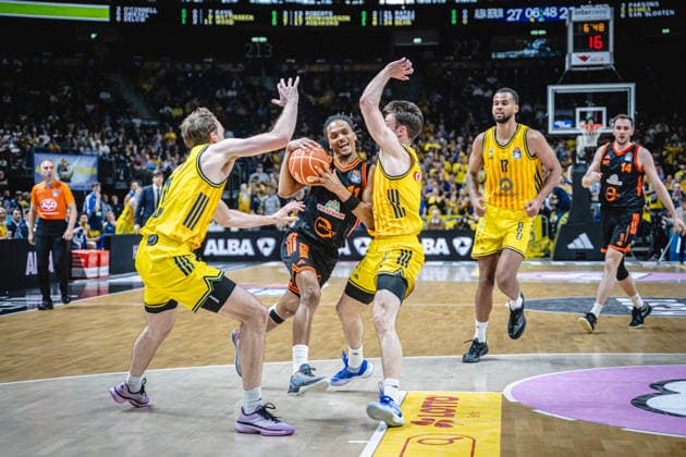 Basketball Berlin 19.05.2026 Saison 2025 2026 EasyCredit BBL 1. Bundesliga Männer, Herren Playoffs Viertelfinale Spiel 2 Alba Berlin - RASTA Vechta Alonzo Verge (Vechta, No.11) Moses Wood (Alba Berlin, No.11) Jonas Mattisseck (Alba Berlin, No.09)