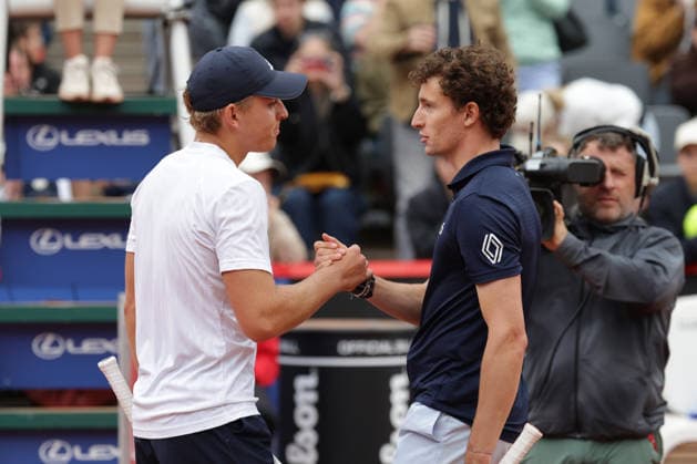 2026.05.19, xFSx, Bitpanda Open Hamburg ATP500, Achtelfinale, Herren-Tennistunier in Hamburg , Am Rothembaum in Hamburg , Justin Engel (GER) gratuliert Ugo Humbert (FRA) zum Sieg Copyright: HMBxMedia FernandoxSoares
