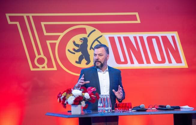 Fußball, Herren, Saison 2025 2026, 1. Bundesliga, 1. FC Union Berlin, Ordentliche Mitgliederversammlung im Stadion An der Alten Försterei, Präsidiumsmitglied, Geschäftsführer Kommunikation sowie Presse- und Stadionsprecher Christian Arbeit (1. FC Union), 19.05. 2026, Copyright: xMatthiasxKochx