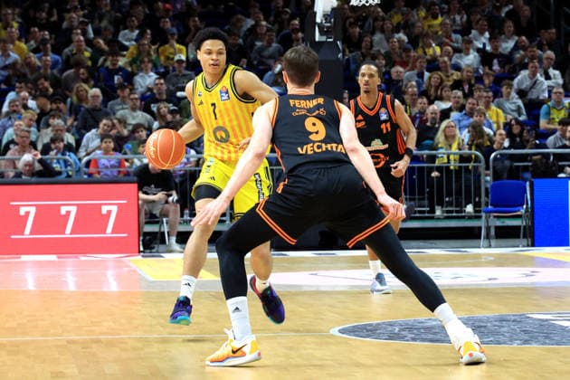 DEU, easyCredit BBL, ALBA vs. Rasta Vechta, 19.05.2026, Uber-Arena, Berlin, DEU, easyCredit BBL, ALBA vs. Rasta Vechta, im Bild Jack Kayil( ALBA Berlin 7), äJoschka Ferner (RASTA Vechta 9)