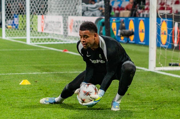 19.05.2026, SC Freiburg vs. Aston Villa, UEFA Europa League, Final Matchday -1 Besiktas Square, Besiktas Park, Stadium, Fan festival, Fan Fest, Fans Freiburg Aston Villa, Trophy, Uefa Cup League Trophy, Istanbul 2026 Final Abschlusstraining Final Training SC Freiburg in Vodafone Park, Noah Atubolu Copyright: xBahhoxKarax