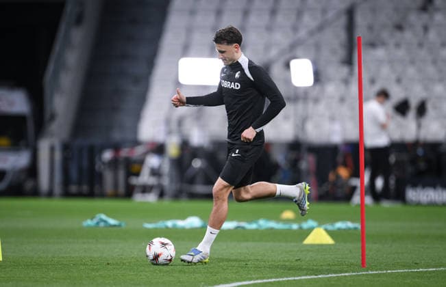 FUSSBALL EUROPA LEAGUE SAISON 2025 2026 Finale in Istanbul 19.05.2026 SC Freiburg - Aston Villa Training SC Freiburg im Besiktas - Park Stadion, Maximilian Eggestein am Ball