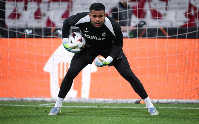 FUSSBALL EUROPA LEAGUE SAISON 2025 2026 Finale in Istanbul 19.05.2026 SC Freiburg - Aston Villa Training SC Freiburg im Besiktas - Park Stadion, Torwart Noah Atubolu
