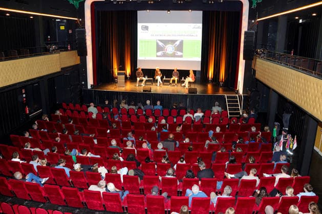 19.05.2026, Deutschland, Stuttgart, Fussball Ethik im Dialog: Tor oder Eigentor? v.l. Christoph Ruf Autor, freier Journalist und Fußballexperte, Claudia Neumann Sportreporterin und -redakteurin beim ZDF, Erwin Staudt Ehemaliger Präsident des VfB Stuttgart, Moderation: DesirÃ e Krause