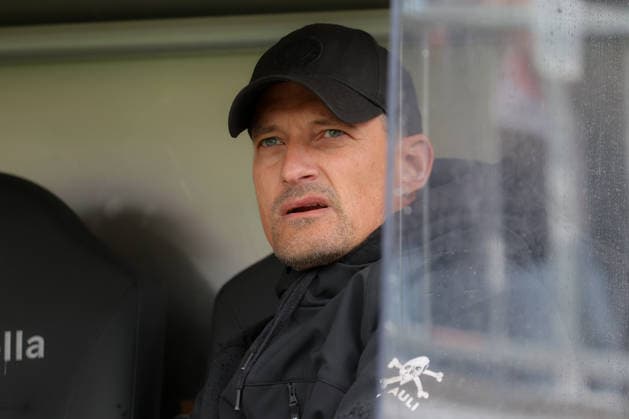 16.05.2026, xtgx, Fussball 1. Bundesliga, FC St. Pauli - VfL Wolfsburg emspor, v.l. Alexander Blessin (St Pauli, Trainer) Portrait, Portraet, Einzelbild (DFL DFB REGULATIONS PROHIBIT ANY USE OF PHOTOGRAPHS as IMAGE SEQUENCES and or QUASI-VIDEO) Hamburg