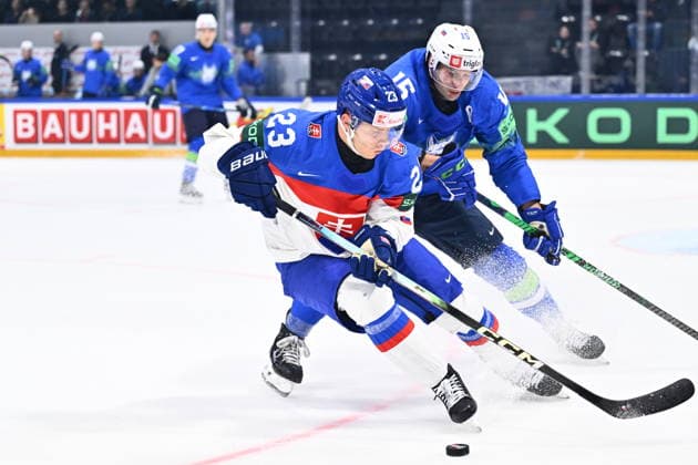 L-R Adam Liska (SVK) and Blaz Gregorc (SLO) in action during the 2026 IIHF World Championship, WM, Weltmeisterschaft Group B, match Slovenia vs Slovakia, Fribourg, Switzerland, on May 19, 2026. (CTKxPhoto RadekxPetrasek) CTKPhotoP2026051909010  CTKPhotoP2026051909010