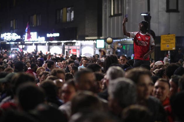Arsenal Fans Celebrate Title 19 May 2026 London - scenes at the Emirates Stadium as Arsenal fans gather to celebrate the winning of the Premier League - (Photo by Mark Leech). London UK Copyright: xMarkxLeechxOffside