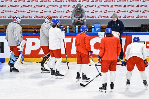 Coach assistant Jiri Kalous of Czech Republic speaks during the training session of Czech national hockey team at the IIHF World Championship, WM, Weltmeisterschaft in Fribourg, Switzerland, May 20, 2026. (CTKxPhoto RadekxPetrasek) CTKPhotoP2026052003891  CTKPhotoP2026052003891