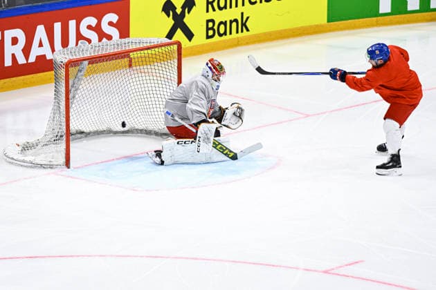 From left goalie Dominik Pavlat and Jakub Flek of Czech Republic attend a training session of Czech national hockey team at the IIHF World Championship, WM, Weltmeisterschaft in Fribourg, Switzerland, May 20, 2026. (CTKxPhoto RadekxPetrasek) CTKPhotoP2026052003941  CTKPhotoP2026052003941