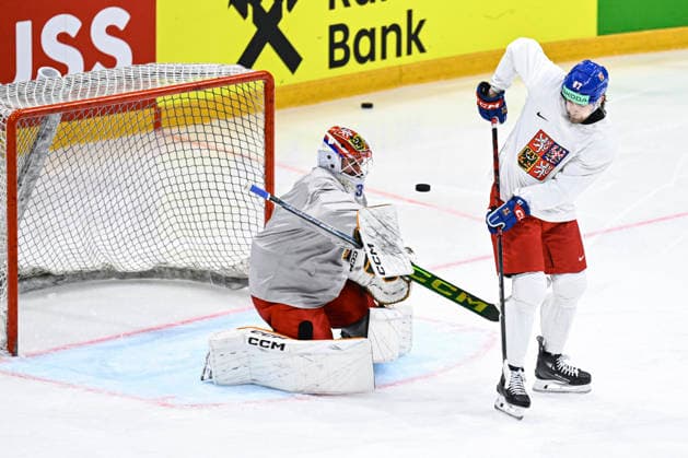 From left goalie Dominik Pavlat and Michal Kovarcik of Czech Republic attend a training session of Czech national hockey team at the IIHF World Championship, WM, Weltmeisterschaft in Fribourg, Switzerland, May 20, 2026. (CTKxPhoto RadekxPetrasek) CTKPhotoP2026052003952  CTKPhotoP2026052003952