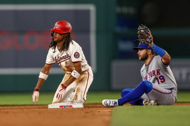 MLB, Baseball Herren, USA New York Mets vs Washington Nationals Washington, DC; New York Mets third baseman Bo Bichette (19) tags Washington Nationals shortstop CJ Abrams (5) out at second during a stolen base attempt during the Major League Baseball game between the Washington Nationals and the New York Mets at Nationals Park on Tuesday, May 19, 2026. The Nationals beat the Mets 9-6. (Steve Prakope Image of Washington D.C. District of Columbia United States EDITORIAL USE ONLY Copyright: xImagexofxSportx StevexPrakopex iosphotos410324