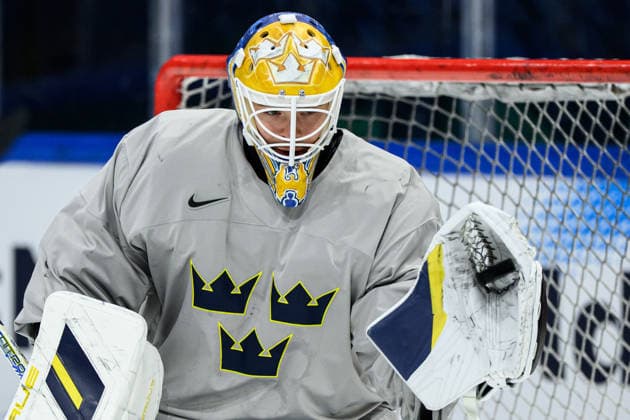 260520 goaltender Arvid Söderblom of Sweden at a practice session during the 2026 IIHF Ice hockey, Eishockey World Championship, WM, Weltmeisterschaft on May 20, 2026 in Fribourg. Photo: Jesper Zerman BILDBYRAN kod JZ JZ0721 ishockey ice hockey ishockey-vm 2026 vm 2026 iihf world championship träning practice sverige sweden day 6 bbeng Copyright: JESPERxZERMAN BB260520JZ018