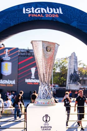 19.05.2026, SC Freiburg vs. Aston Villa, UEFA Europa League, Final Matchday -1 Besiktas Square, Besiktas Park, Stadium, Fan festival, Fan Fest, Fans Freiburg Aston Villa, Trophy, Uefa Cup League Trophy, Istanbul 2026 Final Copyright: xBahhoxKarax