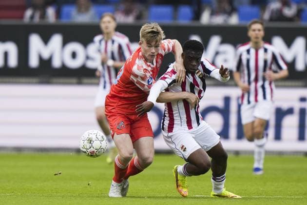 TILBURG - (lr) Nick Verschuren of FC Volendam, Samuel Bamba of Willem II during the promotion relegation play-off final match between Willem II and FC Volendam at the Koning Willem II Stadion on 20 May 2026 in Tilburg, the Netherlands. TOBIAS KLEUVER ANP Play-offs Promotion Relegation - FINAL 2025-2026 xVIxANPxSportx xxANPxIVx 558866271 originalFilename: 558866271.jpg