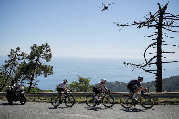Spain’s Enric Mas Nicolau of Movistar Team, NARVAEZ Manuel Jhonatan and HARPER William Lyndhurst Christopher during Stage 11 of the Giro d’Italia, from Porcari to Chiavari, Italy, Wednesday, May 20, 2026.  Copyright: xMarcoxAlpozzi LaPressex