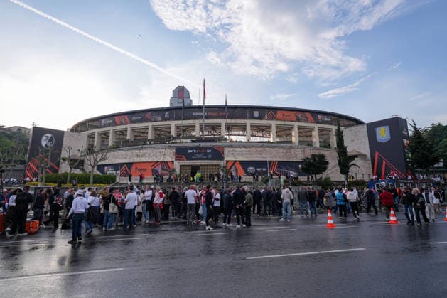 Vor dem Stadion , Türkei, Fussball, UEFA Europa League, Finale, 2025 2026, SC Freiburg vs. Aston Villa, 20.05.2026, TüpraÅü Stadium, BeÅüiktaÅü Park, Istanbul Istanbul TüpraÅü Stadium, BeÅüiktaÅü Par Istanbul Türkei Copyright: xArnexAmbergx