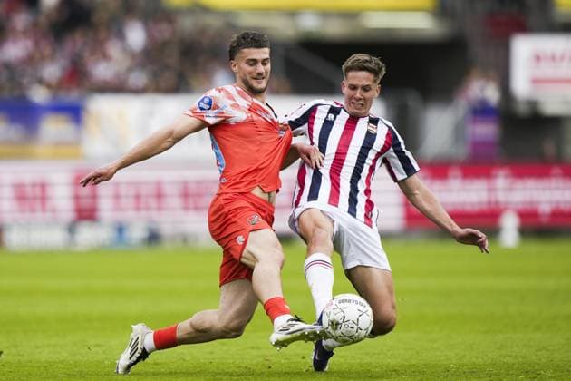 TILBURG - (lr) Anthony Descotte of FC Volendam, Gijs Besselink of Willem II during the promotion relegation play-off final match between Willem II and FC Volendam at the Koning Willem II Stadion on 20 May 2026 in Tilburg, the Netherlands. TOBIAS KLEUVER ANP Play-offs Promotion Relegation - FINAL 2025-2026 xVIxANPxSportx xxANPxIVx 558868284 originalFilename: 558868284.jpg