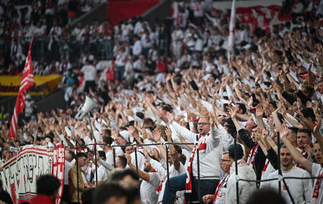 FUSSBALL EUROPA LEAGUE SAISON 2025 2026 Finale in Istanbul 20.05.2026 SC Freiburg - Aston Villa SC freiburg Fans machen rund zwei Stunden vor dem Spiel Stimmung im Besiktas - Park Stadion