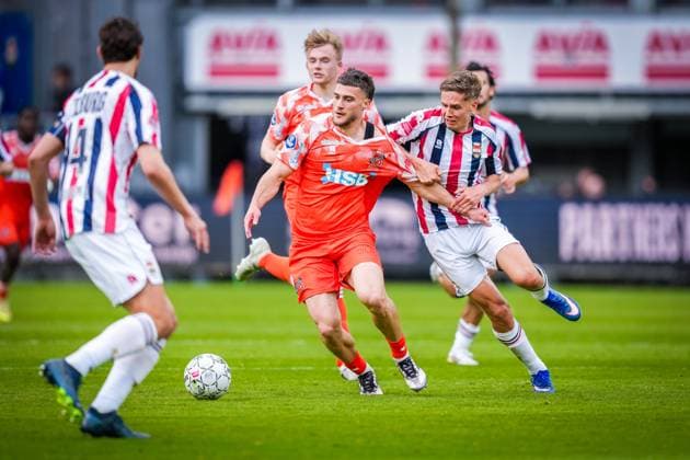 TILBURG , 20-05-2026 , Koning Willem II Stadium , season 2025 2026 , Dutch Keuken Kampioen Divisie football , First leg of the Keuken Kampioen Play-Offs final , match between Willem II and FC Volendam , picture shows FC Volendam player Anthony Descotte and Willem II player Gijs Besselink Willem II - Volendam (play off)  x203843057x Copyright: