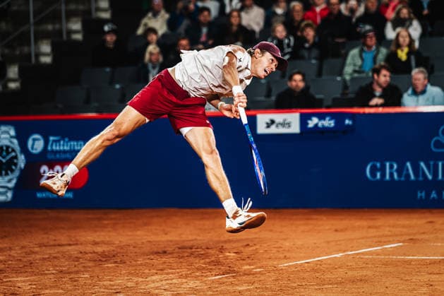 Tennis Männer bitpanda Hamburg Open ATP, Tennis Herren 500 Alejandro Davidovich Fokina (ESP) vs. Alex De Minaur (AUS) 20.05.2026 Alex De Minaur nach dem Aufschlag Hamburg Tennisstadion am Rothenbaum Hamburg Deutschland