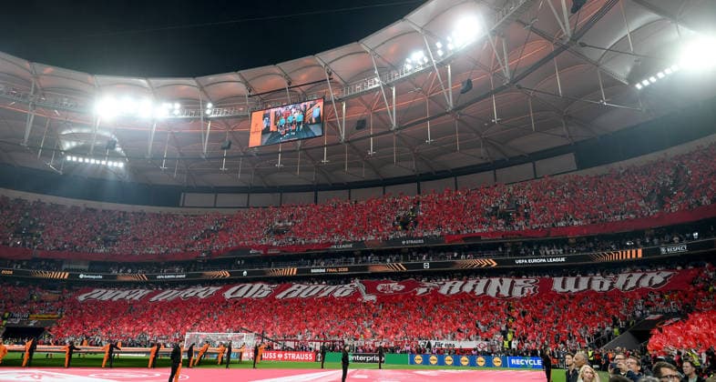 FUSSBALL EUROPA LEAGUE SAISON 2025 2026 Finale in Istanbul 20.05.2026 SC Freiburg - Aston Villa Fans des SC Freiburg zeigen eine Choreo im Besiktas - Park Stadion,