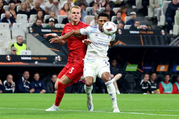 20.05.2026, xrekx, Fussball Europa League Finale 2026, SC Freiburg - Aston Villa v.l. Ollie Watkins (Aston Villa FC) Philipp Lienhart zautz (SC Freiburg) Zweikampf, Aktion, action, battle for the ball (DFL DFB REGULATIONS PROHIBIT ANY USE OF PHOTOGRAPHS as IMAGE SEQUENCES and or QUASI-VIDEO) Istanbul