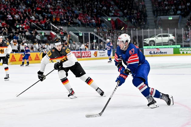 ZURICH, SWITZERLAND - MAY 20: Paul Cotter of United States skates down the ice chased by Moritz Seider of Germany during the 2026 IIHF Ice hockey, Eishockey World Championship, WM, Weltmeisterschaft Switzerland game between USA and Germany at Swiss Life Arena on May 20, 2026 in Zurich, Zurich. Zurich Swiss Life Arena Zurich Switzerland Copyright: xJustPictures.ch AndreaxBrancax jp-en-EuSpIm-JP7_ANB_USA_Ger_20052026_8879
