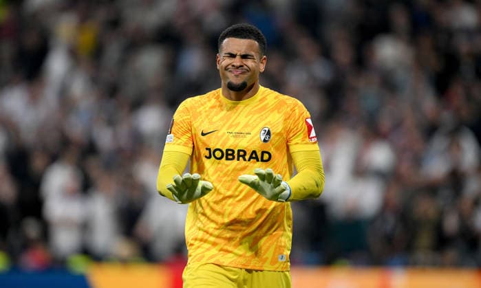 FUSSBALL EUROPA LEAGUE SAISON 2025 2026 Finale in Istanbul 20.05.2026 SC Freiburg - Aston Villa Torwart Noah Atubolu (SC Freiburg)