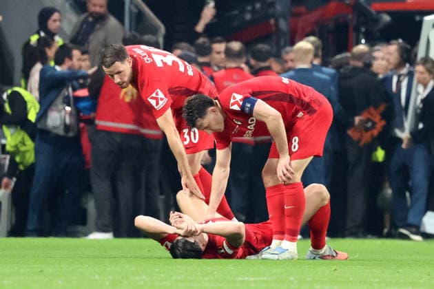 20.05.2026, xrekx, Fussball Europa League Finale 2026, SC Freiburg - Aston Villa v.l. Igor Matanovic (SC Freiburg) Enttäuscht, traurig, frustriert, ratlos, Maximilian Eggestein (SC Freiburg) Christian Guenter (SC Freiburg) (DFL DFB REGULATIONS PROHIBIT ANY USE OF PHOTOGRAPHS as IMAGE SEQUENCES and or QUASI-VIDEO) Istanbul