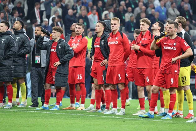 20.05.2026, xrekx, Fussball Europa League Finale 2026, SC Freiburg - Aston Villa v.l. Spieler von Freiburg Enttäuscht, traurig, frustriert, ratlos, (DFL DFB REGULATIONS PROHIBIT ANY USE OF PHOTOGRAPHS as IMAGE SEQUENCES and or QUASI-VIDEO) Istanbul