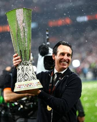 Aston Villa manager Unai Emery with the UEFA Europa League trophy SC Freiburg v Aston Villa, UEFA Europa League, Final, Football, Besiktas Park, Istanbul, Turkiye - 20 May 2026Istanbul Besiktas Park United Kingdom EDITORIAL USE ONLY No use with unauthorised audio, video, data, fixture lists, club league logos or live services. Online in-match use limited to 120 images, no video emulation. No use in betting, games or single club league player publications.  Copyright: xJamesxMarsh Shutterstockx 16883157fr
