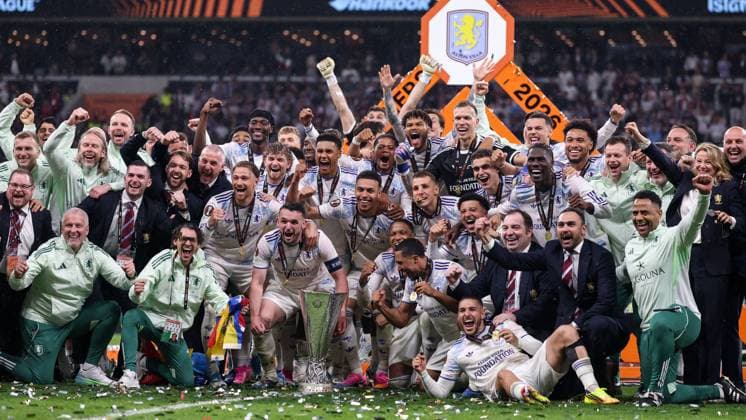 Aston Villa with the Europa League trophy SC Freiburg v Aston Villa, UEFA Europa League, Final, Football, Besiktas Park, Istanbul, Turkiye - 20 May 2026Istanbul Besiktas Park United Kingdom EDITORIAL USE ONLY No use with unauthorised audio, video, data, fixture lists, club league logos or live services. Online in-match use limited to 120 images, no video emulation. No use in betting, games or single club league player publications.  Copyright: xRaddadxJebarah Shutterstockx 16883158dn