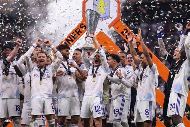 Lucas Digne of Aston Villa lifts the Europa League trophy SC Freiburg v Aston Villa, UEFA Europa League, Final, Football, Besiktas Park, Istanbul, Turkiye - 20 May 2026Istanbul Besiktas Park United Kingdom EDITORIAL USE ONLY No use with unauthorised audio, video, data, fixture lists, club league logos or live services. Online in-match use limited to 120 images, no video emulation. No use in betting, games or single club league player publications.  Copyright: xRaddadxJebarah Shutterstockx 16883158dr
