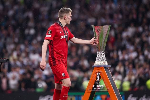 Matthias Ginter of SC Freiburg walks past the Europa League trophy SC Freiburg v Aston Villa, UEFA Europa League, Final, Football, Besiktas Park, Istanbul, Turkiye - 20 May 2026Istanbul Besiktas Park United Kingdom EDITORIAL USE ONLY No use with unauthorised audio, video, data, fixture lists, club league logos or live services. Online in-match use limited to 120 images, no video emulation. No use in betting, games or single club league player publications. Copyright: xRaddadxJebarah Shutterstockx 16883158fo