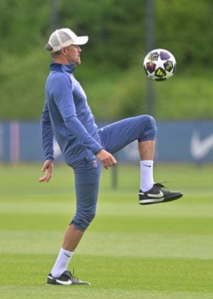 Paris Saint-Germain s Spanish headcoach Luis Enrique - Paris Saint-Germain s socer team during a training session ahead of their upcoming UEFA Champions League final match against English football club Arsenal FC at the PSG Campus in Poissy, north-west of Paris on May 20, 2026. Christian Liewig Bestimage Poissy France  Copyright: xChristianxLiewigx xBestimagexChristianxLiewigx xBestimagex