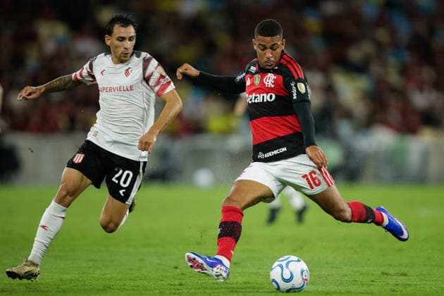 May 20, 2026, Rio De Janeiro, Rio De Janeiro, Brazil: RIO DE JANEIRO, BRAZIL - MAY 20: SAMUEL LINO of Flamengo kicks the ball during the match between Flamengo and Estudiantes as part of Copa CONMEBOL Libertadores at Maracana Stadium on May 20, 2026 in Rio de Janeiro, Brazil. Soccer - Copa CONMEBOL Libertadores - Flamengo V Estudiantes  - ZUMAc227 20260520_zsp_c227_033 Copyright: xRuanoxCarneirox