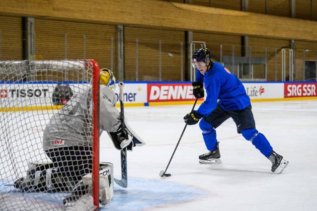260521 Ivar Stenberg of Sweden at a practice session during the 2026 IIHF Ice hockey, Eishockey World Championship, WM, Weltmeisterschaft on May 21, 2026 in Fribourg. Photo: Jesper Zerman BILDBYRAN kod JZ JZ0723 ishockey ice hockey ishockey-vm 2026 vm 2026 iihf world championship träning practice sverige sweden day 7 bbeng Copyright: JESPERxZERMAN BB260521JZ027