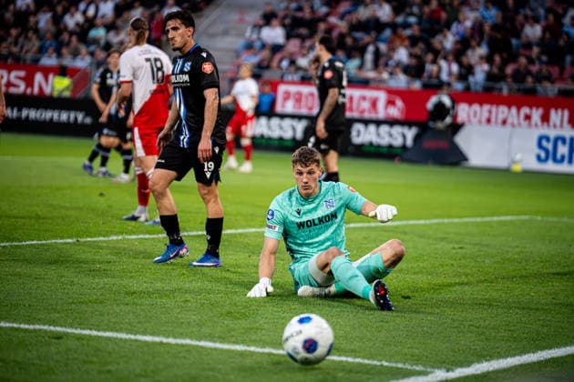 2026-05-21 FC Utrecht v SC Heerenveen - Dutch Eredivisie Conference League Play Offs Semi-Final UTRECHT, NETHERLANDS - MAY 21: goalkeeper Bernt Klaverboer of SC Heerenveen sees the ball go out of play during the Dutch Eredivisie Conference League Play Offs Semi-Final match between FC Utrecht and SC Heerenveen at Stadion Galgenwaard on May 21, 2026 in Utrecht, Netherlands. Utrecht Stadion Galgenwaard Netherlands Content not available for redistribution in The Netherlands directly or indirectly through any third parties. Copyright: xGabrielxCalvinoxAlonsox