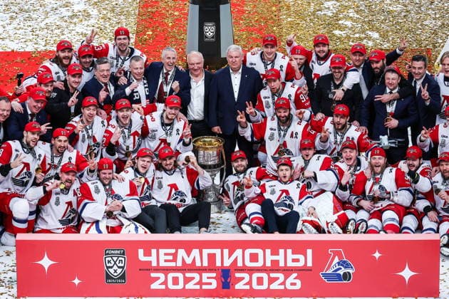 RUSSIA, KAZAN - MAY 21, 2026: Lokomotov Yaroslavl s players celebrate their victory in Leg 6 of the 2025 26 Kontinental Hockey League Gagarin Cup final playoff tie against Ak Bars Kazan at Tatneft Arena. HC Lokomotiv Yaroslavl has won the 2025 26 KHL Gagarin Cup. Yegor Aleyev TASS  92846048