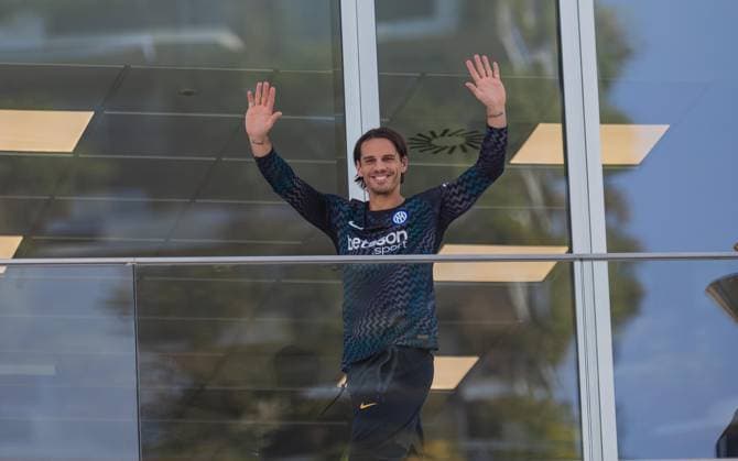 Foto IPP - Luca Micheli LiveMedia Milano 21 05 2026 saluto dalla sede dell internazionale dei giocatori dell Inter con le nuove maglie da gioco con lo scudetto 2025 2026 Nella foto: yann sommer Italy Photo Press - World Copyright Milan italy Italy ITALY  Copyright: xR4924_italyphotopressx