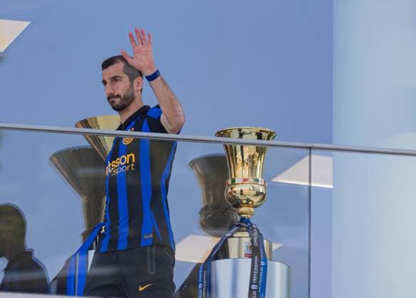 Foto IPP - Luca Micheli LiveMedia Milano 21 05 2026 saluto dalla sede dell internazionale dei giocatori dell Inter con le nuove maglie da gioco con lo scudetto 2025 2026 Nella foto: Henrikh Mkhitaryan Italy Photo Press - World Copyright Milan italy Italy ITALY  Copyright: xR4924_italyphotopressx