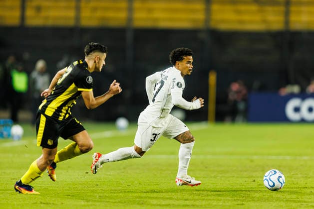 Penarol v Corinthians - Copa CONMEBOL Libertadores Montevideo, Uruguay - May 20: Kaio of Corinthians during the Copa CONMEBOL Libertadores match between Penarol and Corinthians at Campeon Del Siglo Stadium on May 21, 2026 in Montevideo, Uruguay. Joaquin Aineseder Latin Images Montevideo Campeon del Siglo Stadium Uruguay Copyright: xLatinxSportxImagesx