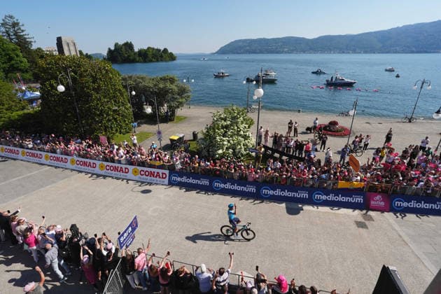 Italy™s Alberto Bettiol of XDS Astana Team winner of the stage on the finish line during Stage 13 of the Giro d™Italia, from Alessandria to Verbania, Italy, Friday May 22, 2026.  Copyright: xMassimoxPaolonex xLaPressex